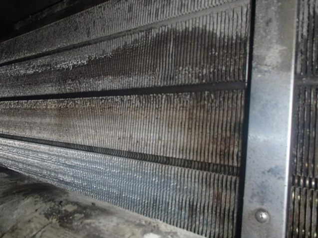 西神戸工場の空調機分解洗浄施工を実施の画像